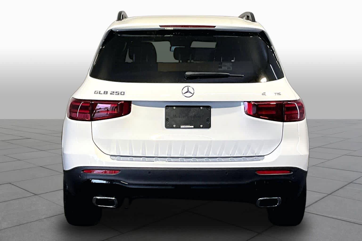 New 2026 Mercedes-Benz GLB 250 4MATIC image 4