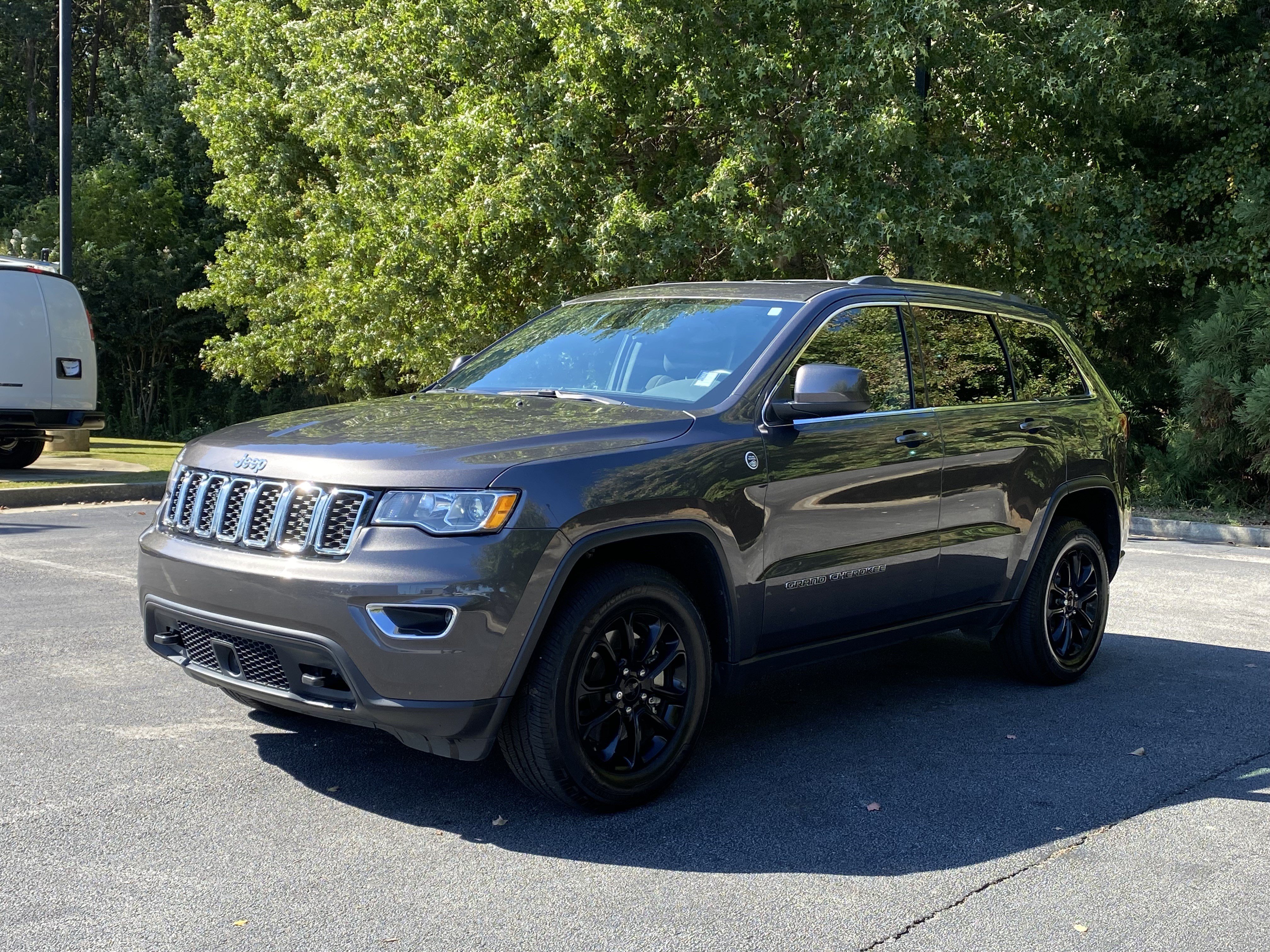 Used 2021 Jeep Grand Cherokee Laredo AWD/4WD image 5