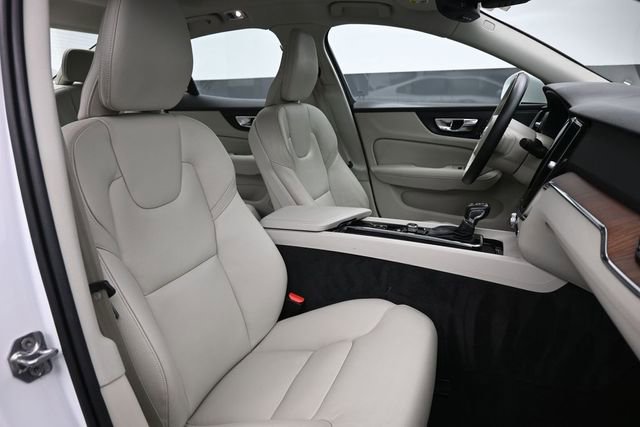 Used 2020 Volvo S60 T5 Momentum FWD image 27