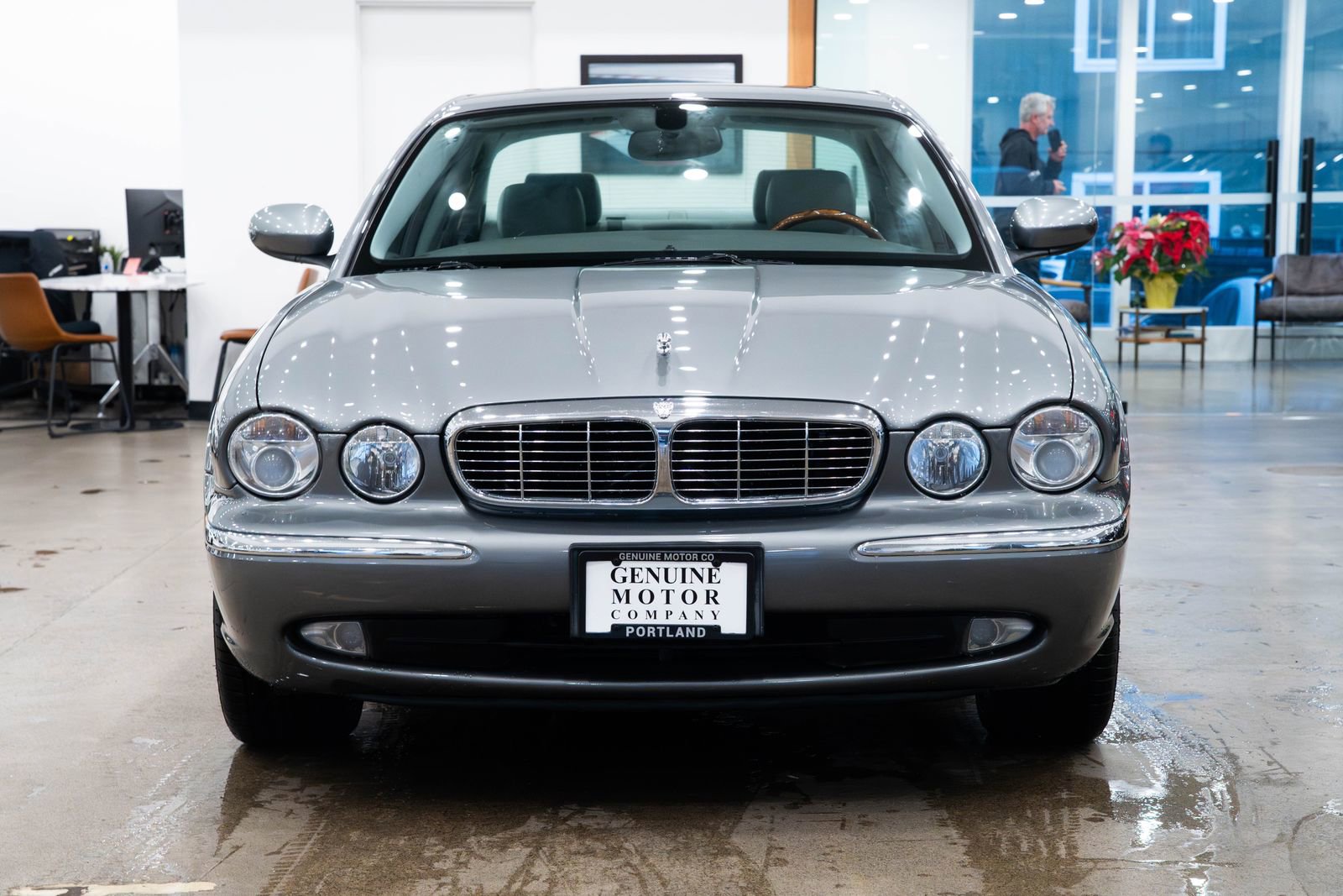 Used 2005 Jaguar XJ8 image 2