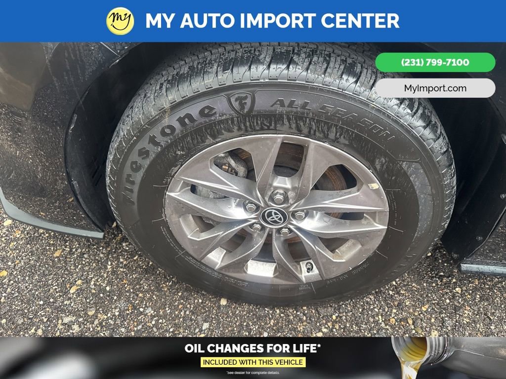 Used 2023 Toyota Sienna XLE image 6