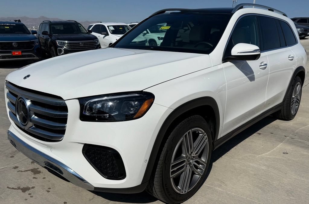 Used 2025 Mercedes-Benz GLS 450 4MATIC image 3