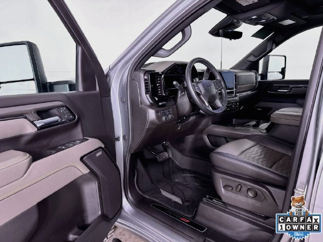 Used 2025 Chevrolet Silverado 2500 ZR2 w/ Technology Package AWD/4WD image 3
