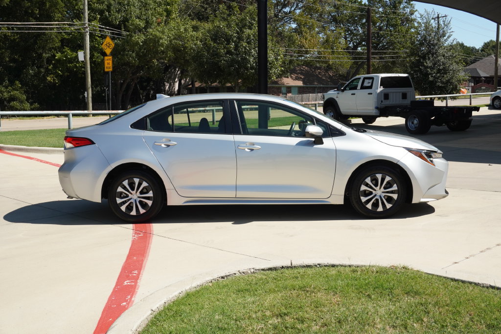 Used 2022 Toyota Corolla LE FWD image 6