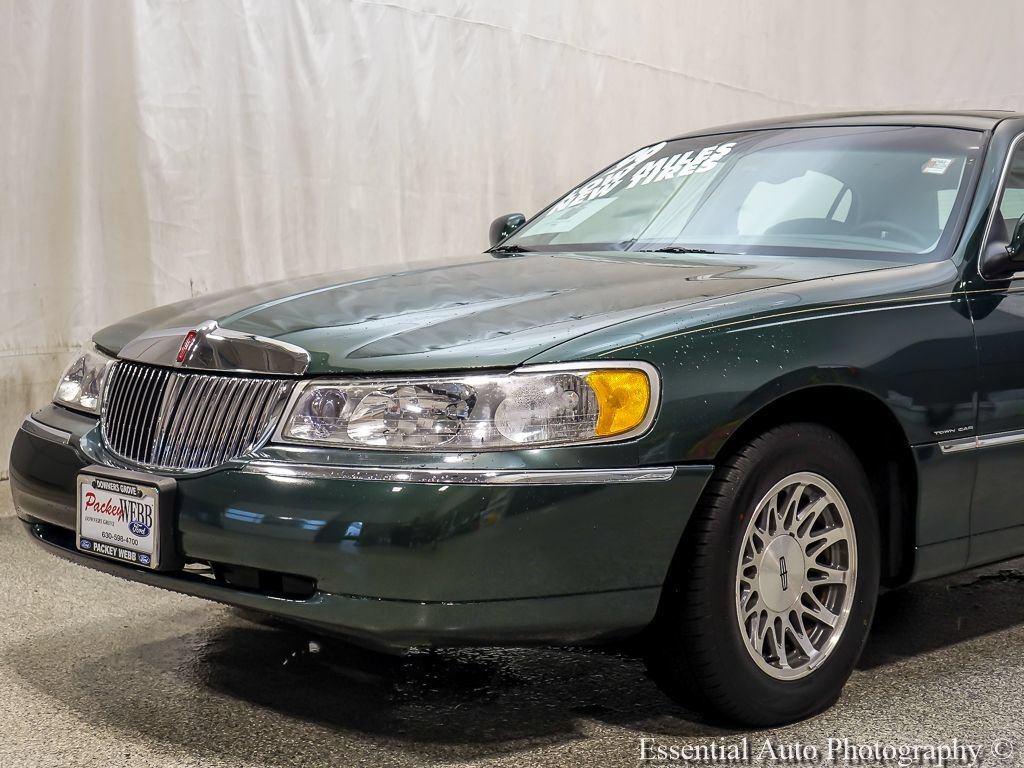 Used 1999 Lincoln Town Car Signature RWD image 3