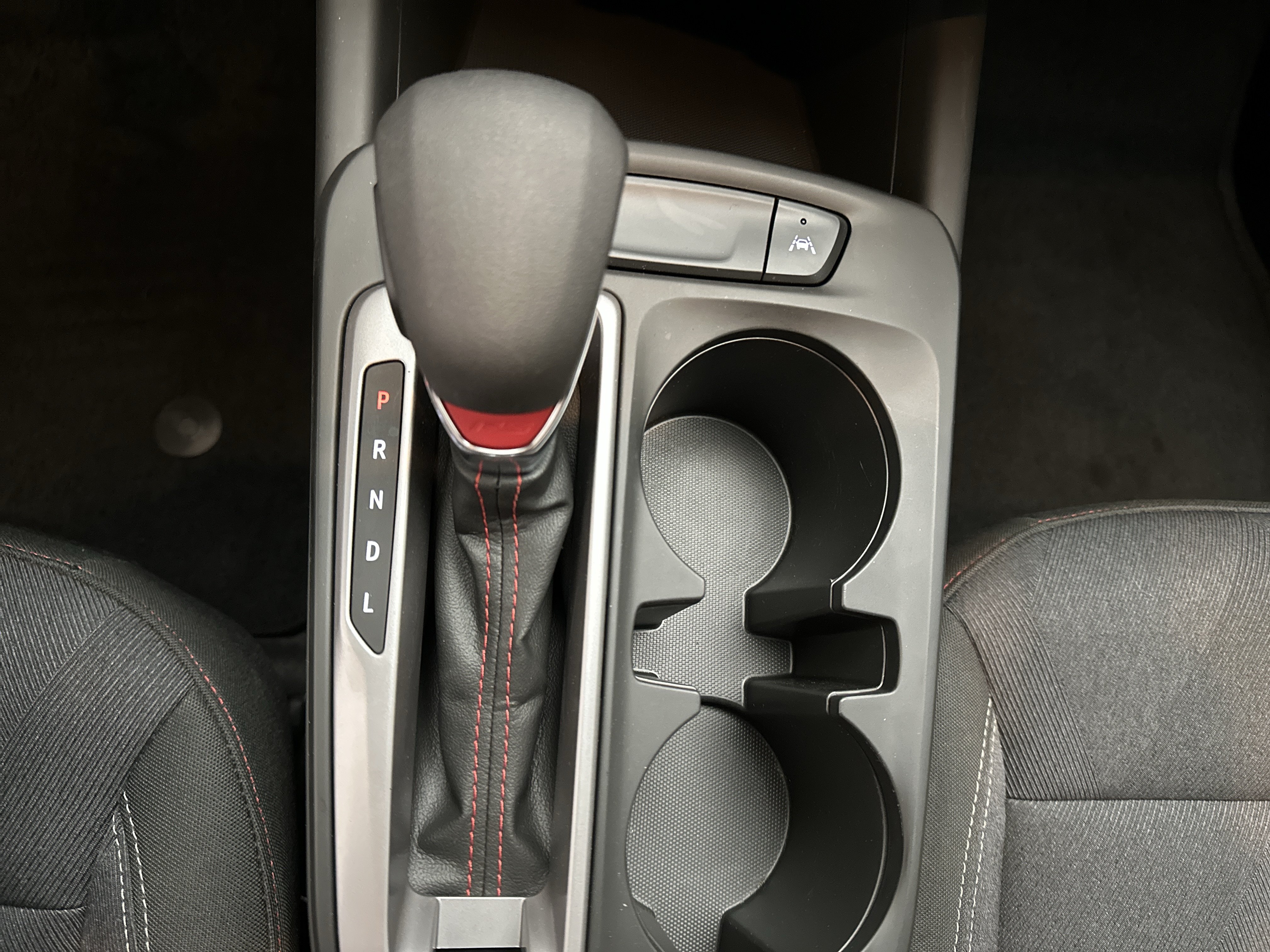 Used 2025 Chevrolet Trax RS FWD image 31