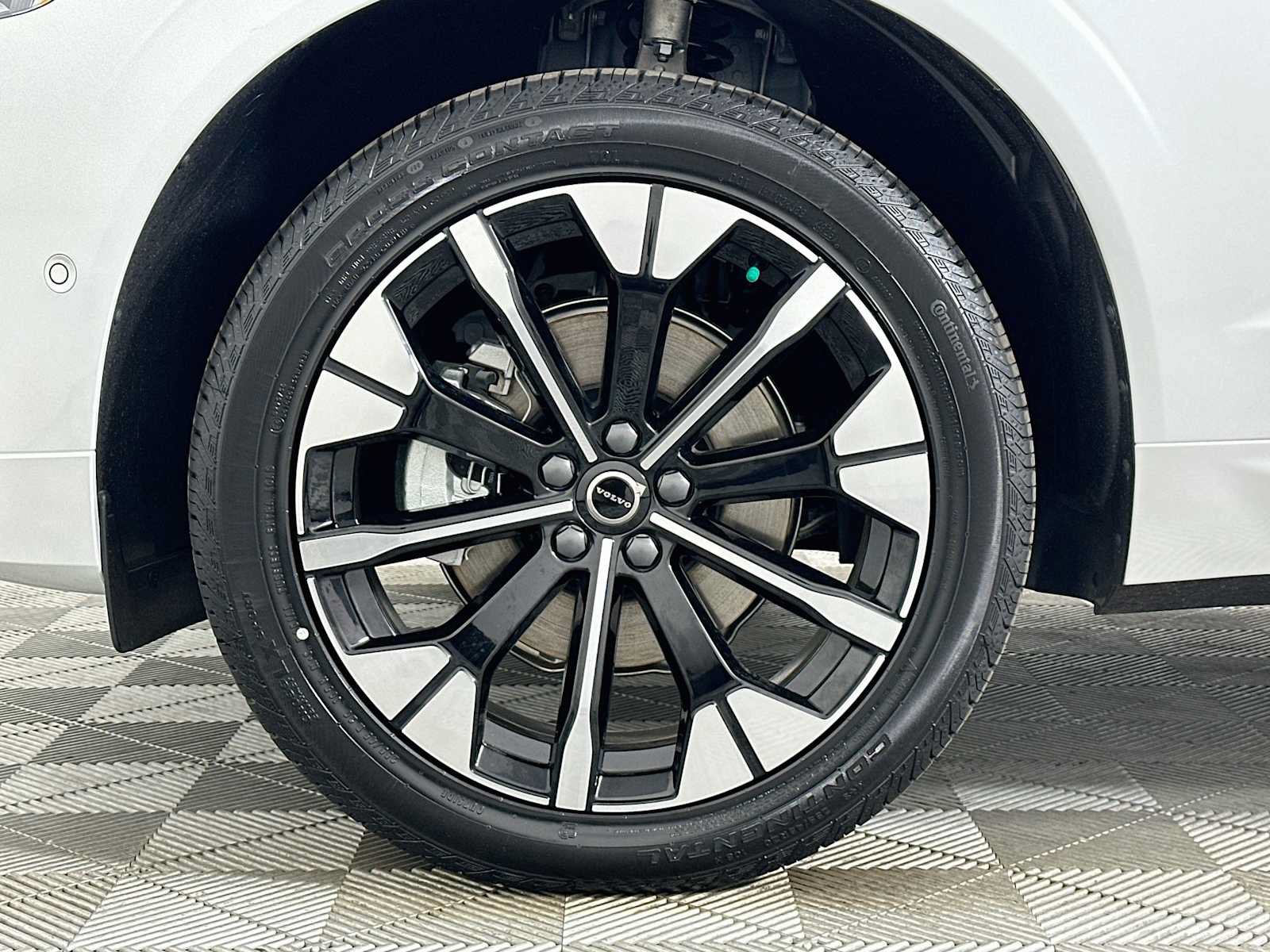 New 2026 Volvo XC60 B5 Plus w/ Climate Package PRO AWD/4WD image 27