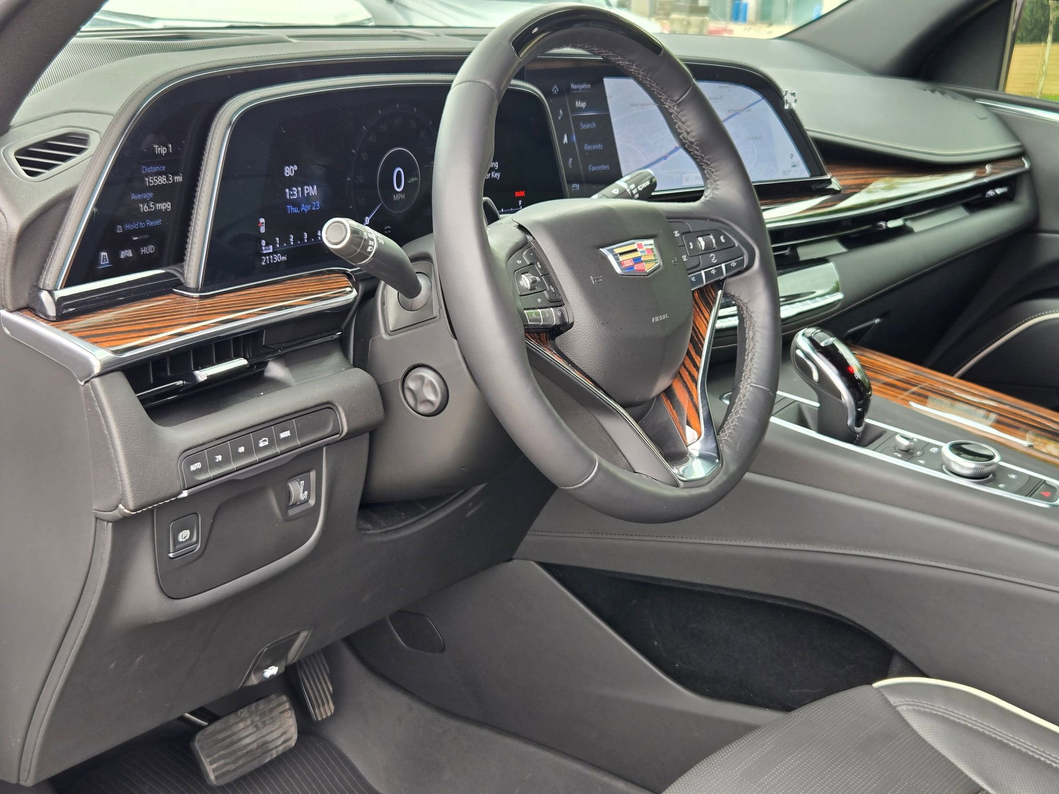 Used 2024 Cadillac Escalade ESV Premium Luxury AWD/4WD image 12
