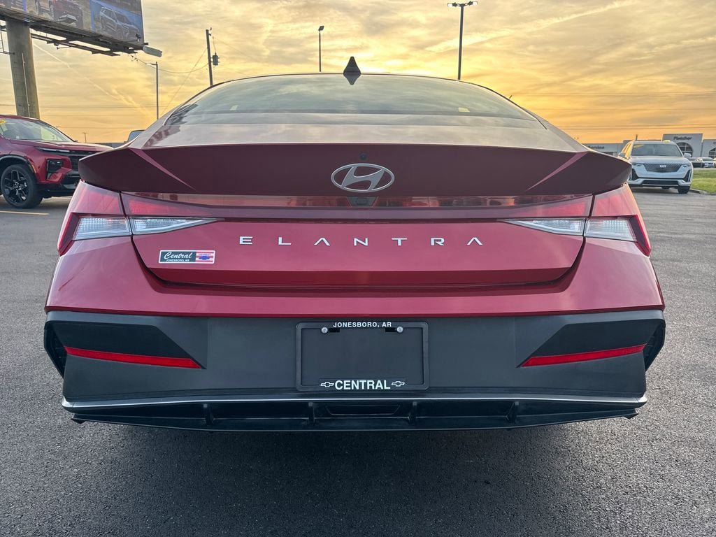 Used 2024 Hyundai Elantra SEL FWD image 5