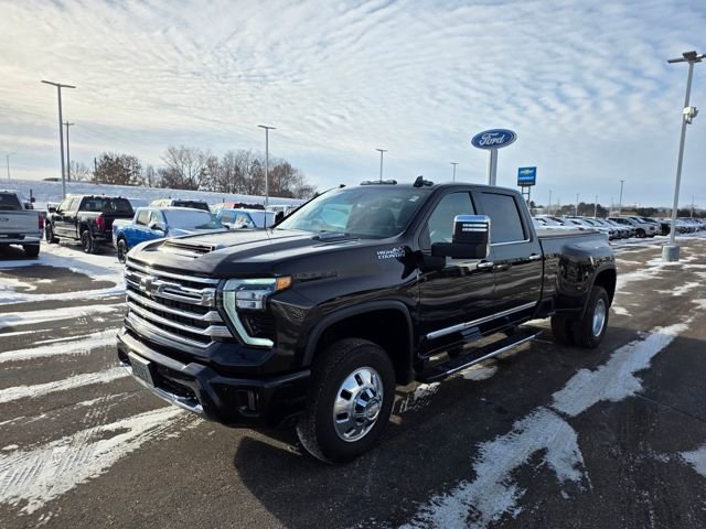 Used 2024 Chevrolet Silverado 3500 High Country w/ High Country Premium Package image 3