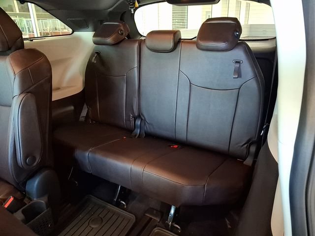 Used 2024 Toyota Sienna Platinum AWD/4WD image 9