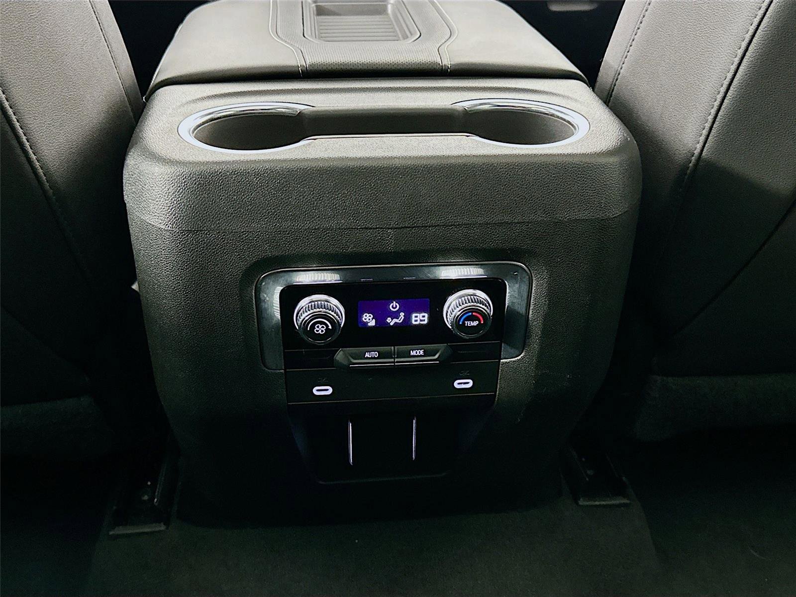 Used 2023 GMC Yukon SLT image 27