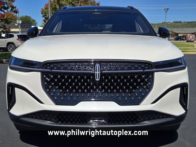 Used 2024 Lincoln Nautilus Reserve w/ Equipment Group 203A AWD/4WD image 8