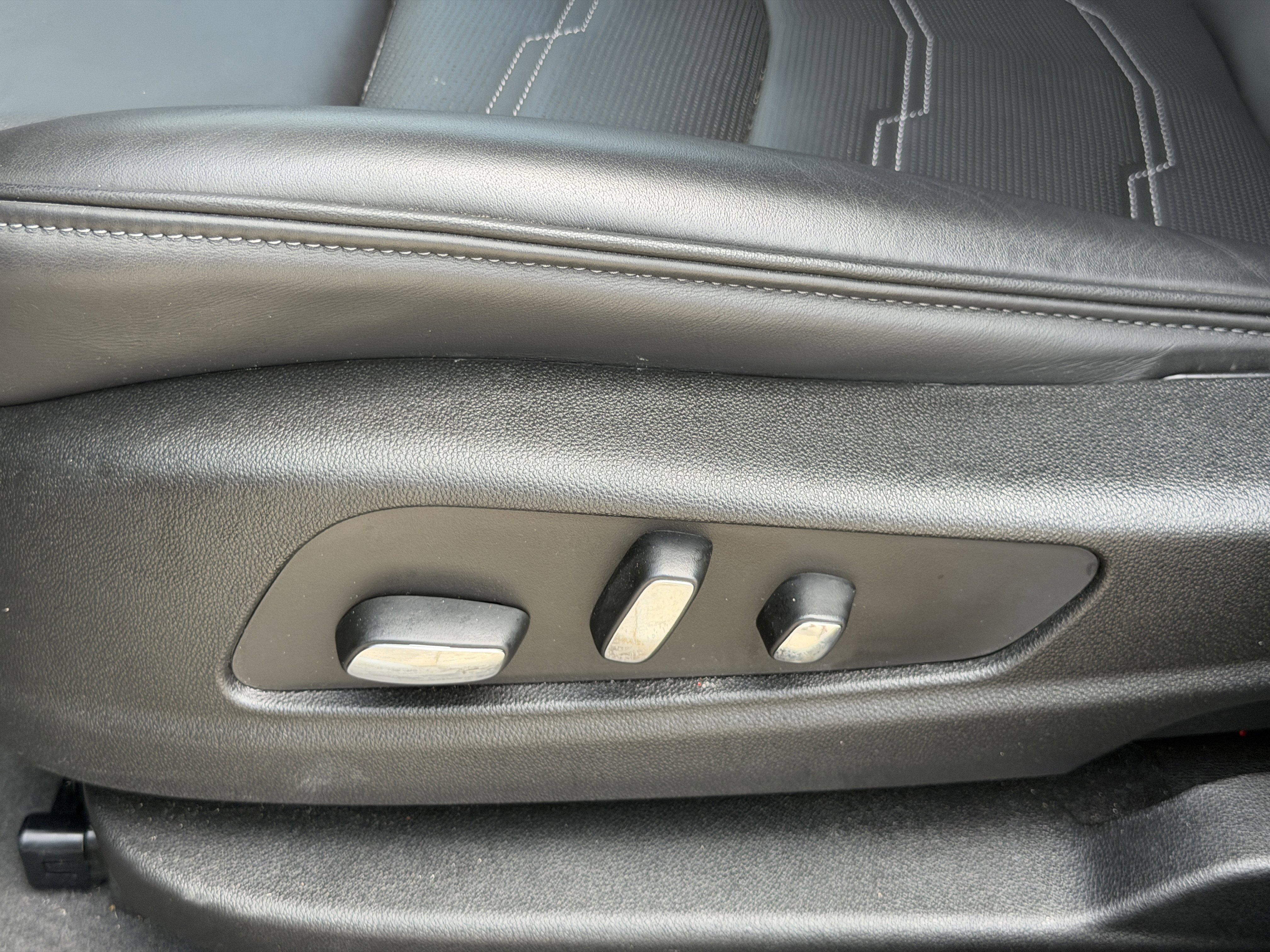 Certified 2025 Cadillac XT6 Sport w/ Platinum Package image 21