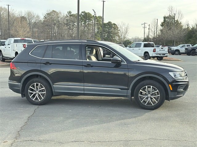 Used 2020 Volkswagen Tiguan SE w/ Panoramic Sunroof Package image 7