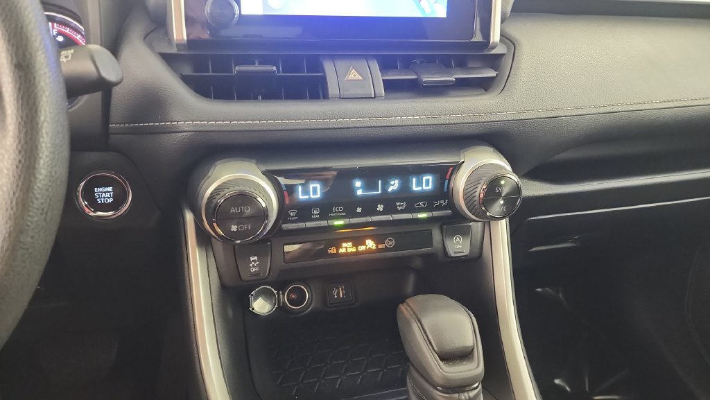 Used 2024 Toyota RAV4 XLE FWD image 15
