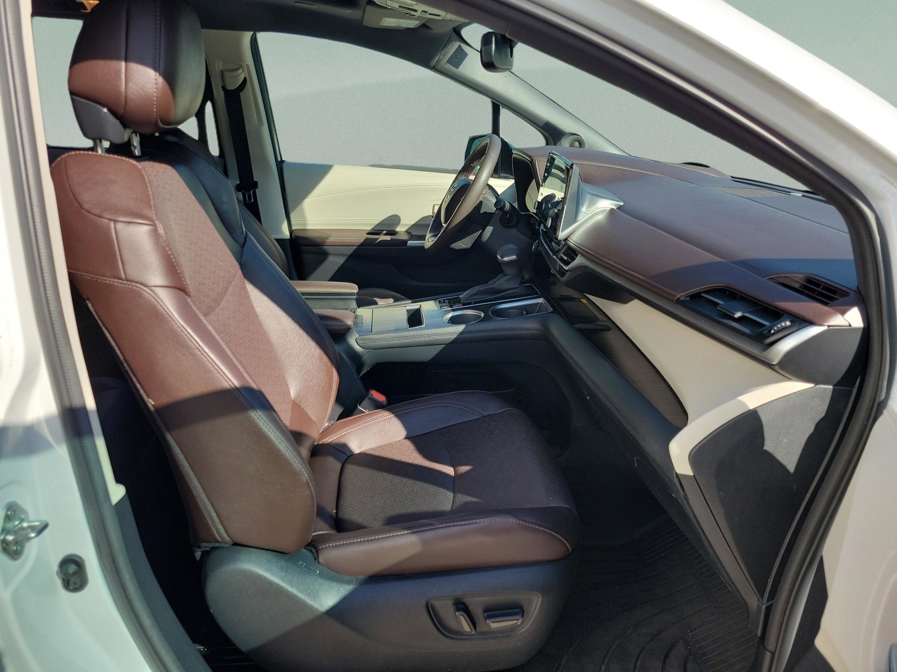 Certified 2023 Toyota Sienna Platinum FWD image 6