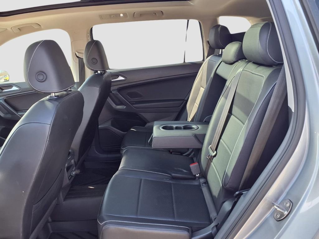 Used 2021 Volkswagen Tiguan SEL AWD/4WD image 32