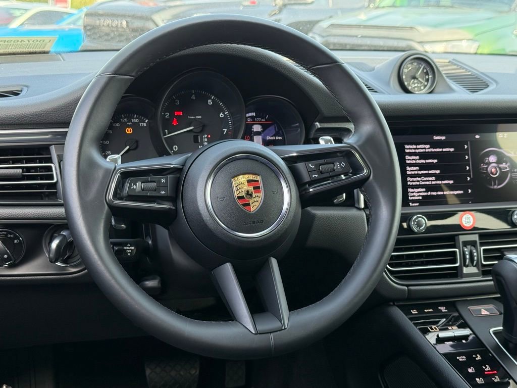 Used 2025 Porsche Macan image 37