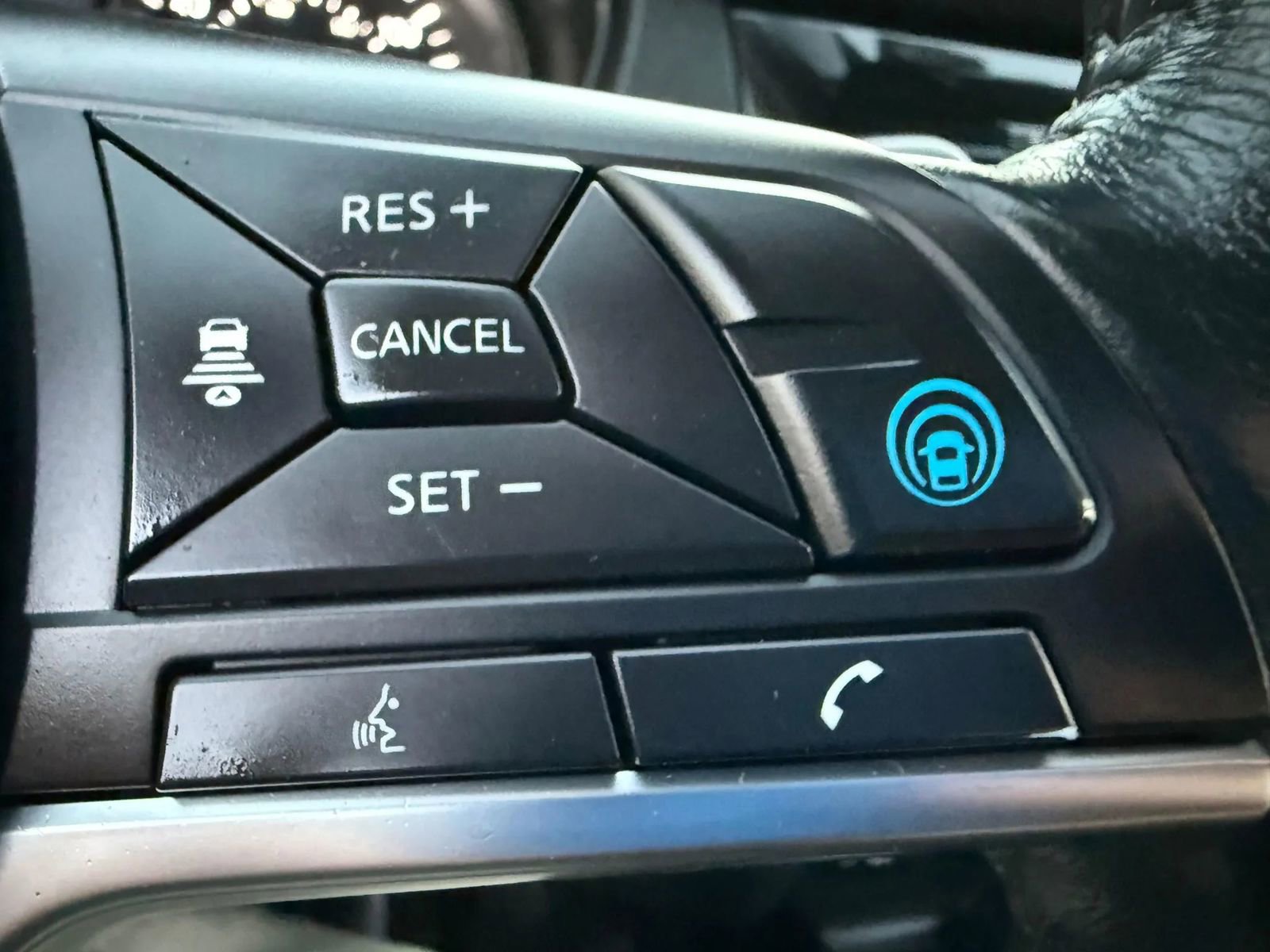 Used 2019 Nissan Rogue SV w/ Premium Package FWD image 11