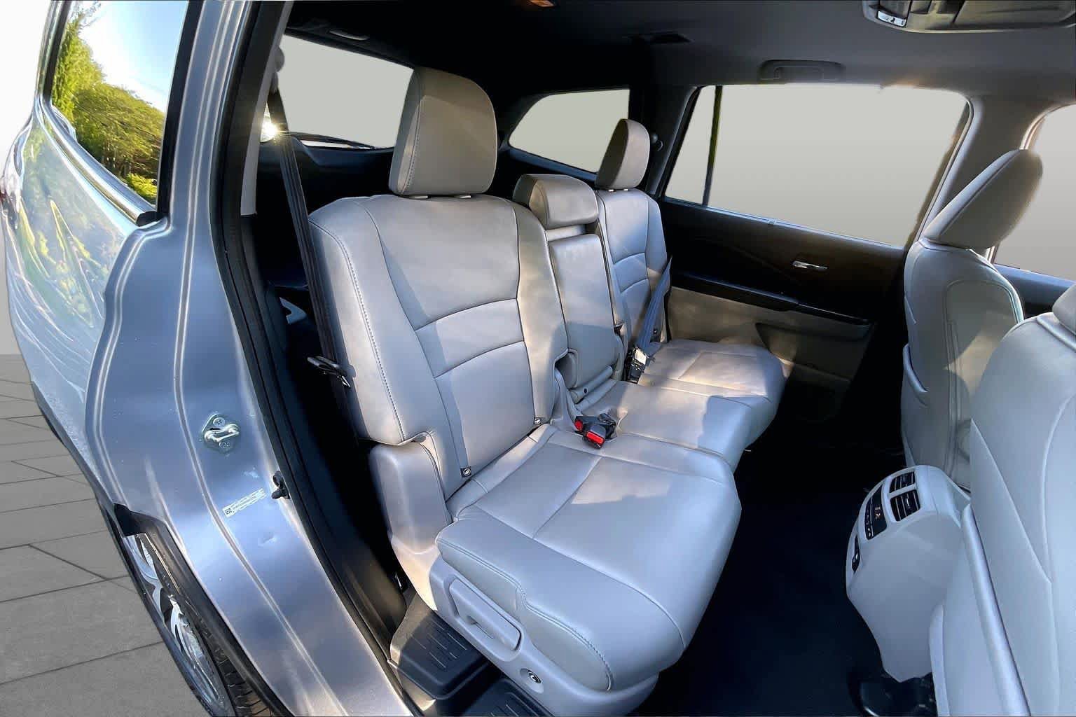Used 2016 Honda Pilot Touring image 19