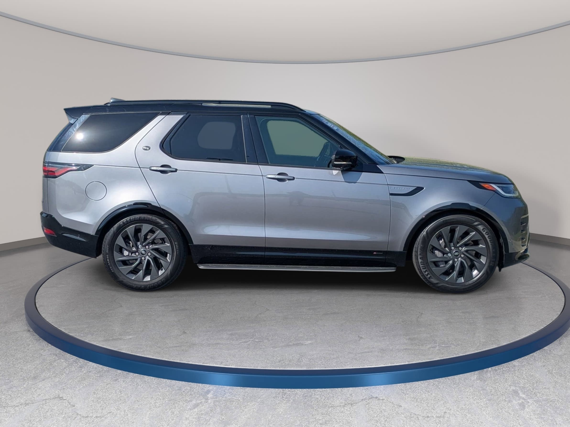 Used 2022 Land Rover Discovery S R-Dynamic AWD/4WD image 4