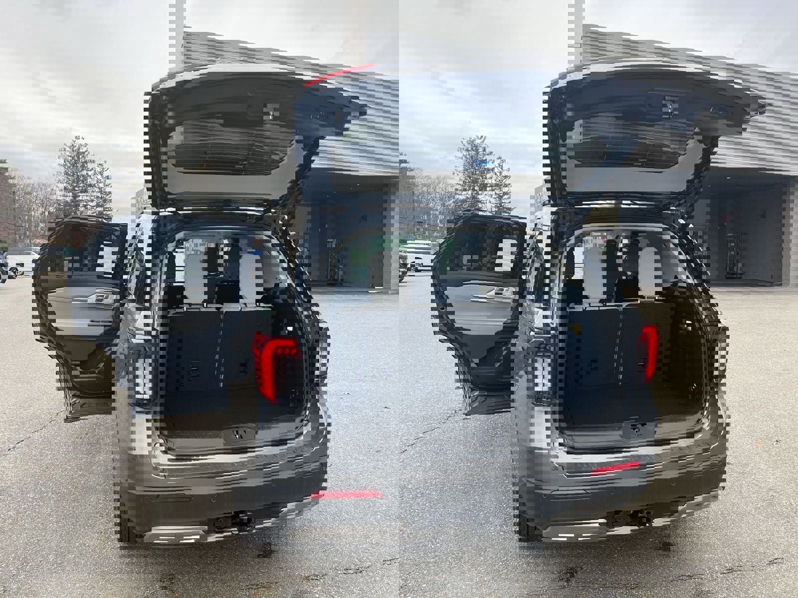 New 2026 Ford Explorer Active w/ Active Comfort Package image 9