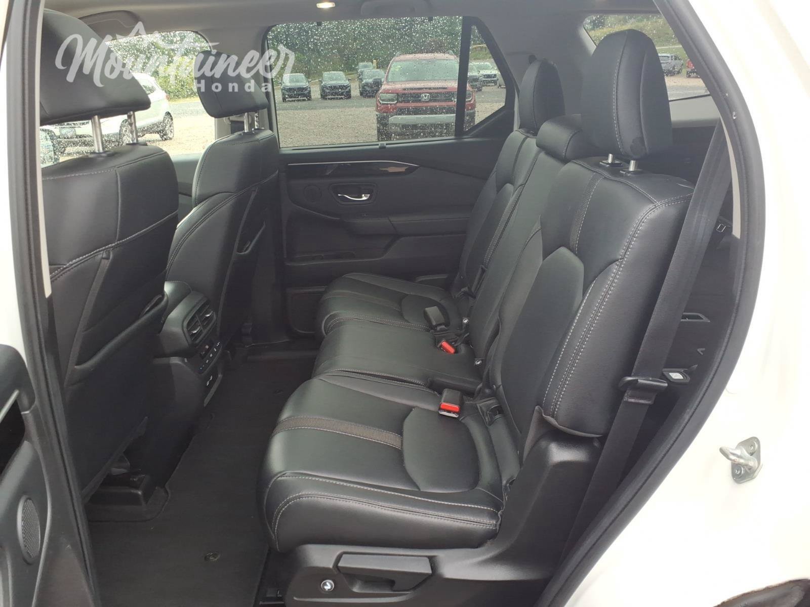 Used 2023 Honda Pilot Touring image 16