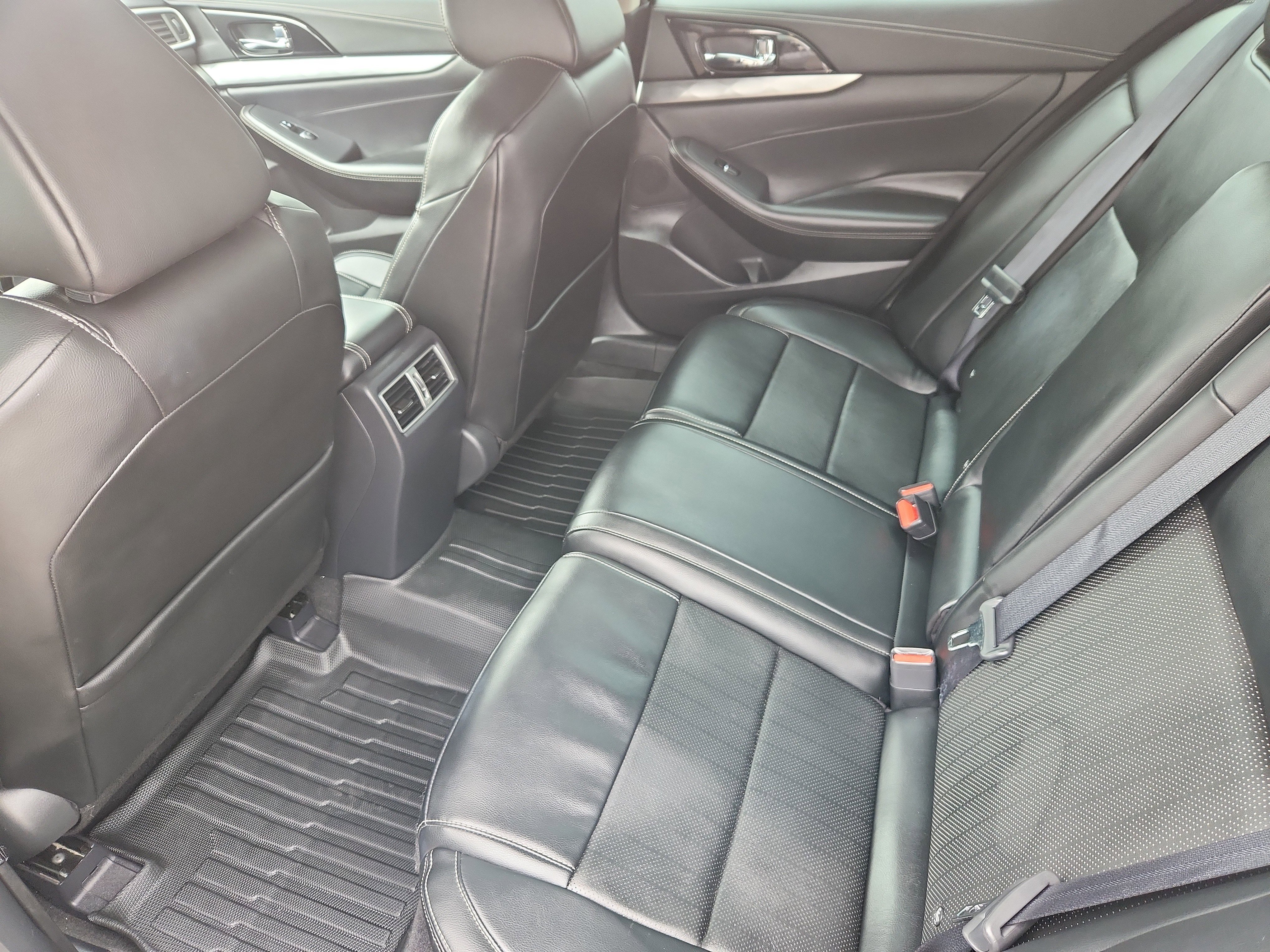 Used 2023 Nissan Maxima SV w/ Floor Mat Group FWD image 9