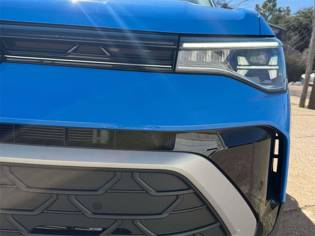 Used 2025 Volkswagen Taos SE w/ Panoramic Sunroof Package image 7