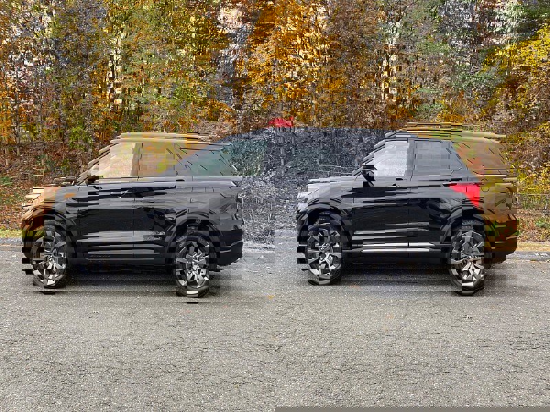 Certified 2022 Ford Explorer XLT w/ Equipment Group 202A image 4