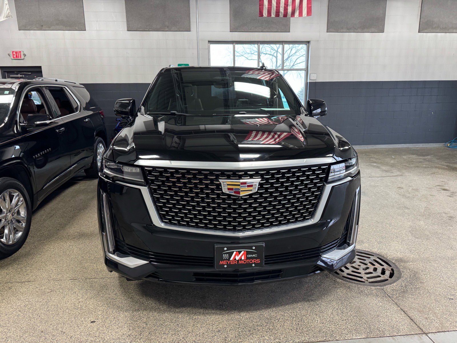 Used 2021 Cadillac Escalade ESV Premium Luxury AWD/4WD image 2