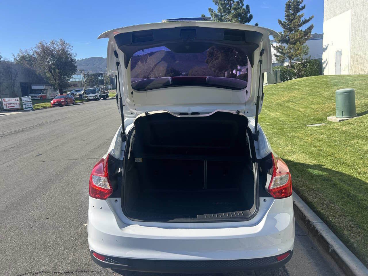 Used 2012 Ford Focus SEL w/ Cargo Management Pkg image 11