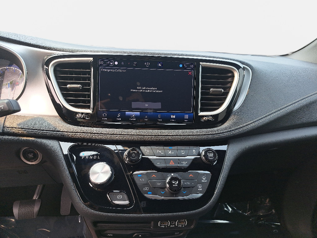 Certified 2023 Chrysler Pacifica Touring-L w/ Uconnect Theater Family Group AWD/4WD image 22