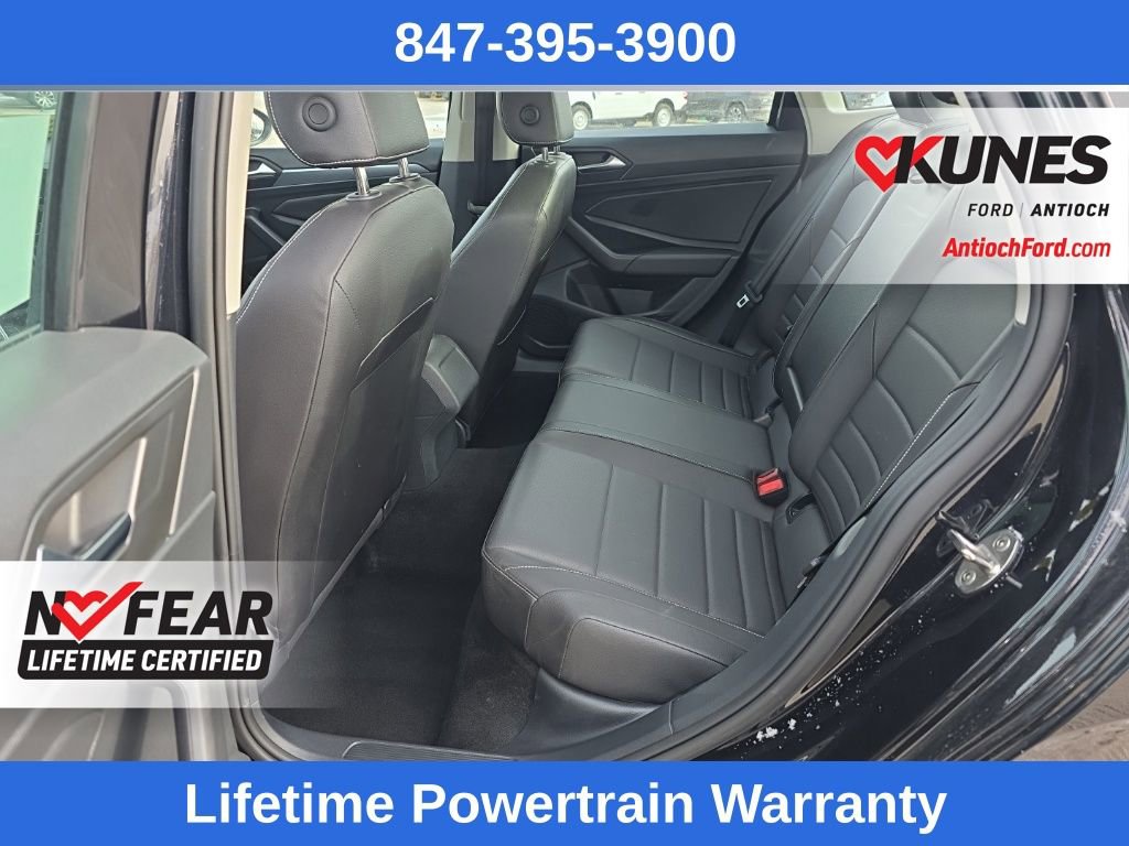 Used 2024 Volkswagen Jetta SE image 19