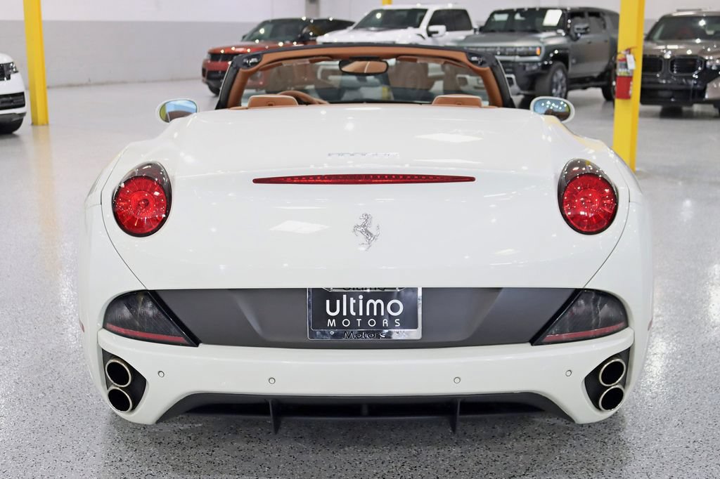 Used 2011 Ferrari California RWD image 16