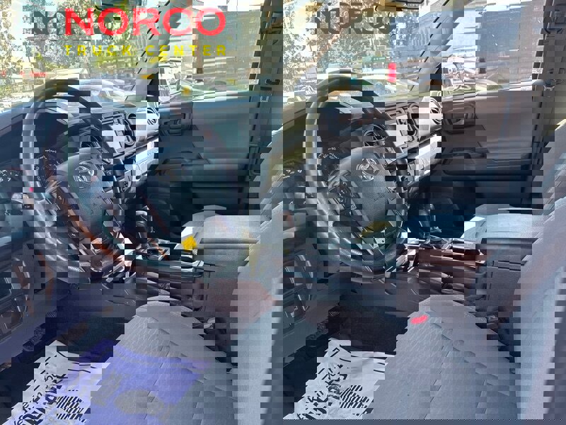 Used 2018 Toyota Tacoma 2WD Access Cab image 16