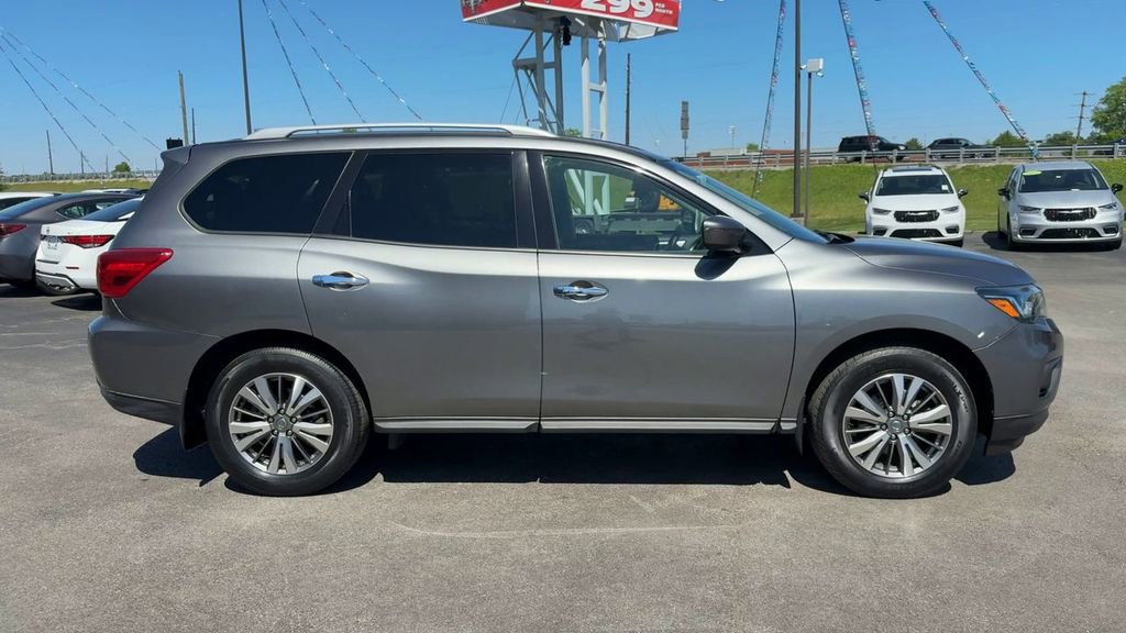 Used 2020 Nissan Pathfinder SV image 8