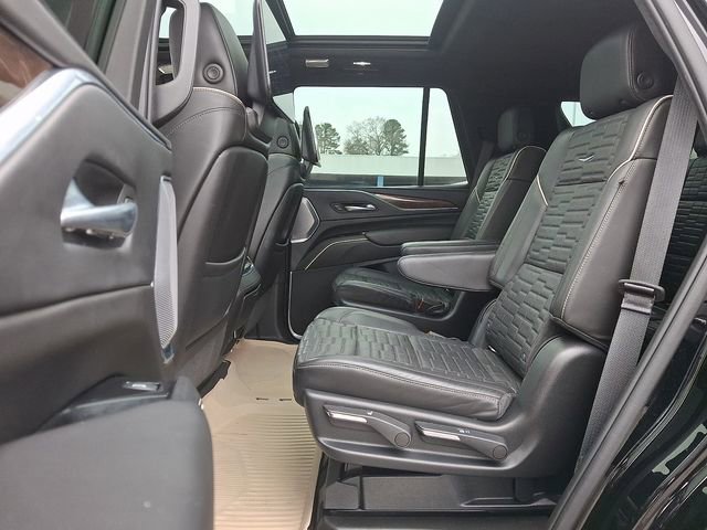 Used 2022 Cadillac Escalade Premium Luxury Platinum image 12