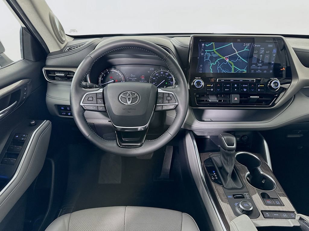 Used 2021 Toyota Highlander Limited image 23