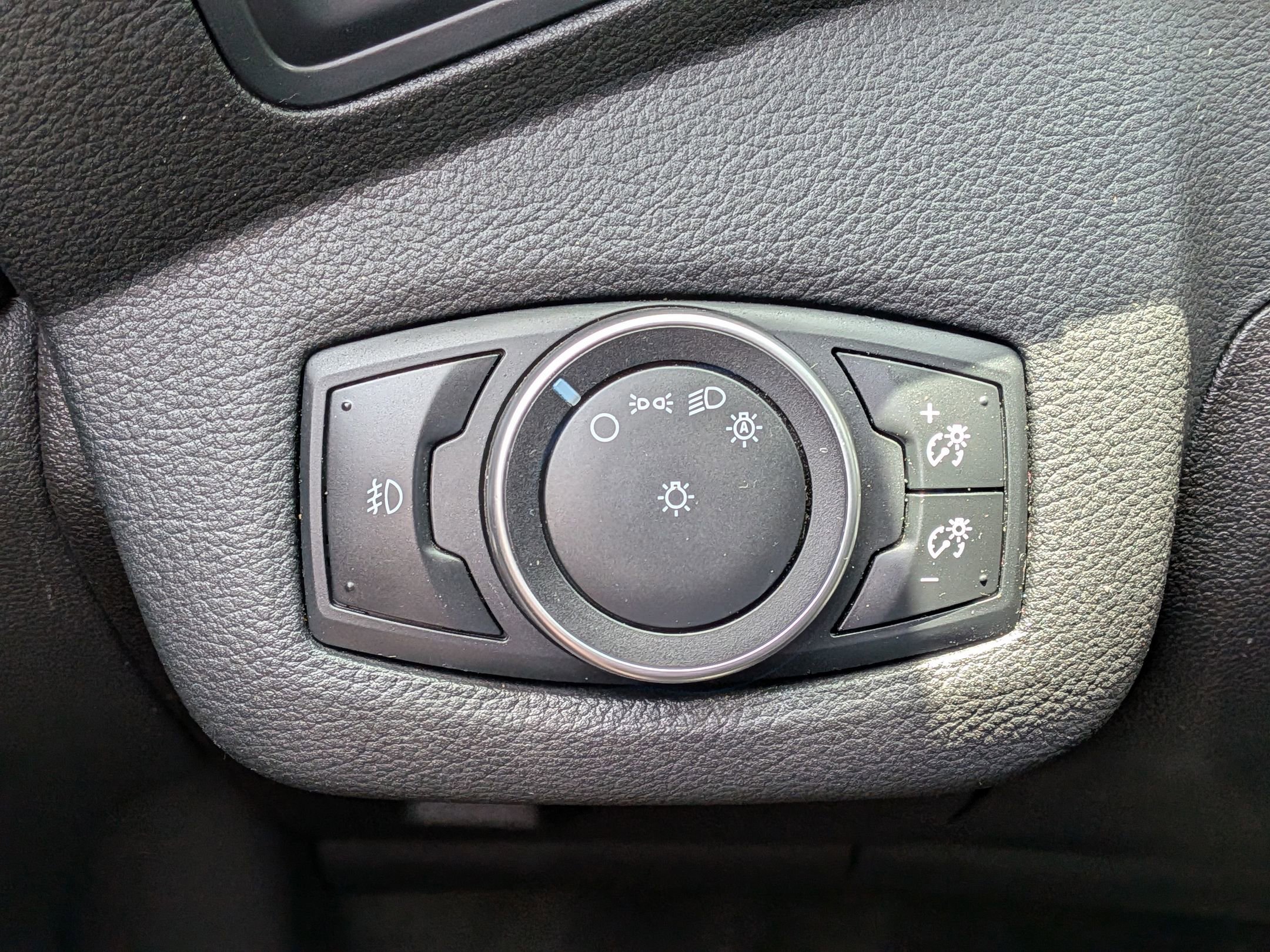 Used 2015 Ford C-MAX SEL w/ Equipment Group 303A FWD image 18