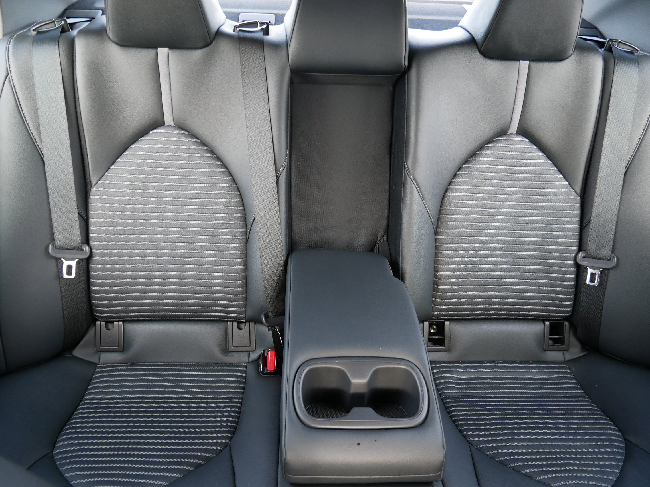 Used 2020 Toyota Camry SE image 13