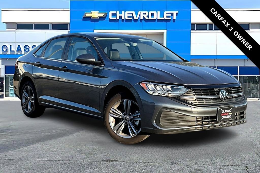 Used 2024 Volkswagen Jetta SE image 1