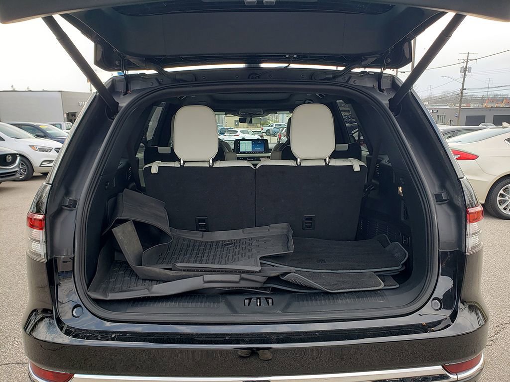 Used 2025 Lincoln Aviator Black Label AWD/4WD image 16