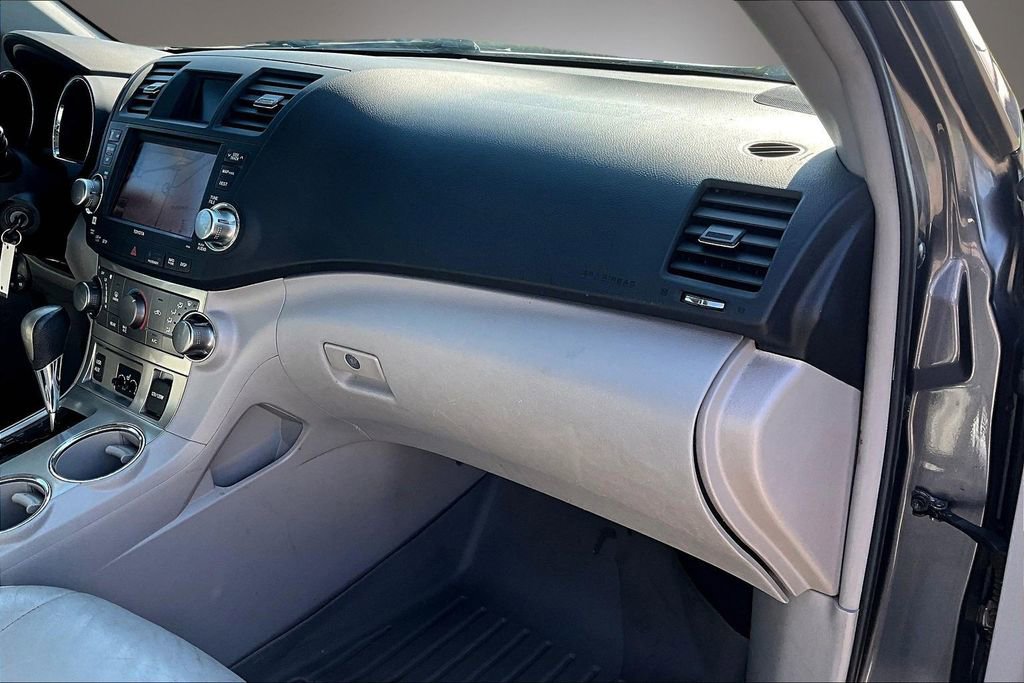 Used 2012 Toyota Highlander SE w/ Tow Pkg image 27