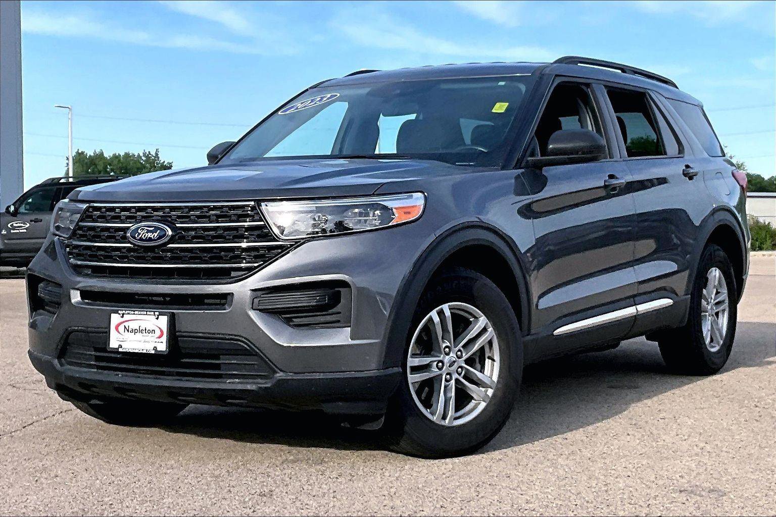 Used 2023 Ford Explorer XLT AWD/4WD image 1