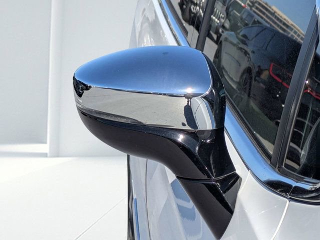 Used 2023 Chrysler Pacifica Limited FWD image 11