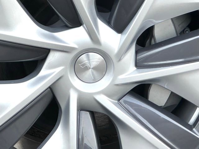Used 2023 Tesla Model Y Long Range image 11