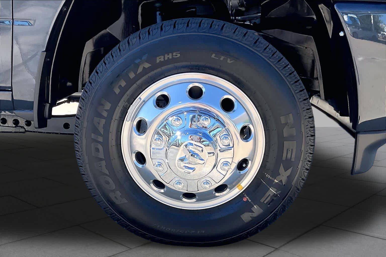 New 2027 RAM 3500 Big Horn AWD/4WD image 11
