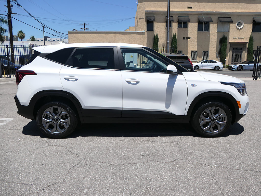 Used 2024 Kia Seltos LX AWD/4WD image 2